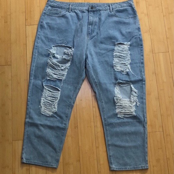 SHEIN Plus Bleach Wash Destroyed Ripped Jeans - Picture 2 of 3